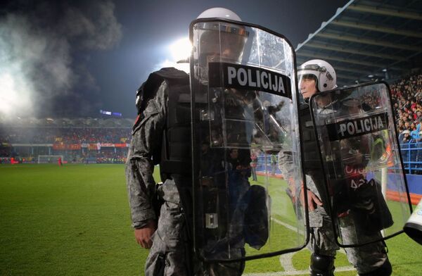 Tumultos no jogo da Eurocopa entre Montenegro e Rússia - Sputnik Brasil