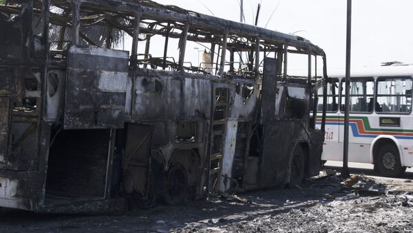Ônibus incendiado nos distúrbios em Natal/RN - Sputnik Brasil