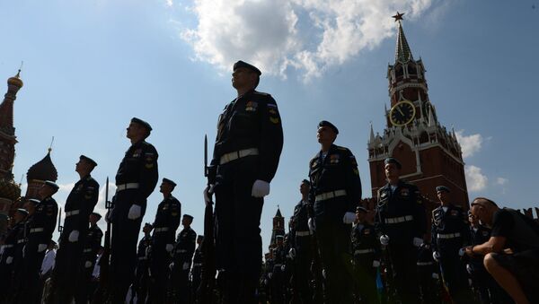 Desfile militar dedicado às celebrações do Dia de Paraquedista - Sputnik Brasil