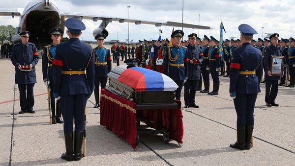 O corpo do militar russo Aleksandr Prokhorenko, morto durante a operação de liberação da cidade síria de Palmira dos terroristas do Daesh. - Sputnik Brasil