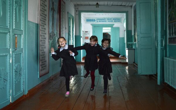 Foto da série Escola rural de Oleg Ponomaryov que foi premiada na categoria Cores do Mundo. Harmonia da Vida no Concurso Jornalístico Fotográfico Internacional Andrei Stenin 2016 - Sputnik Brasil