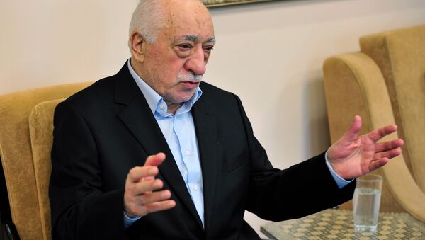 Islamic cleric Fethullah Gulen speaks to members of the media at his compound, Sunday, July 17, 2016, in Saylorsburg, Pa. Turkish officials have blamed a failed coup attempt on Gulen, who denies the accusation. - Sputnik Brasil