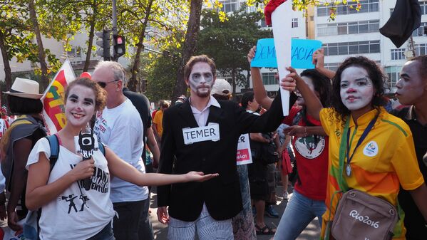 Manifestantes criticam apoio da mídia ao governo Temer - Sputnik Brasil