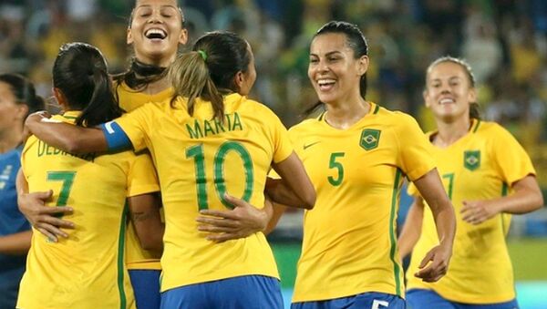 Futebol feminino do Brasil goleia Suécia - Sputnik Brasil
