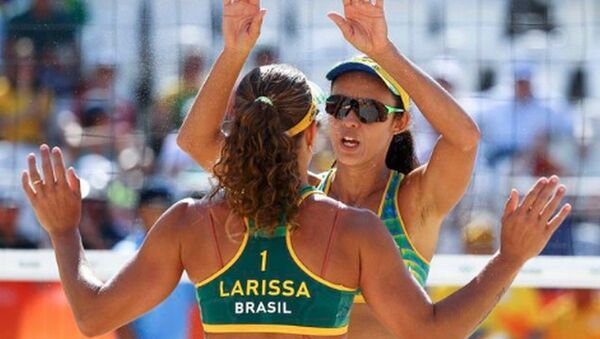 Larissa e Talita vencem a dupla russa no vôlei de praia - Sputnik Brasil