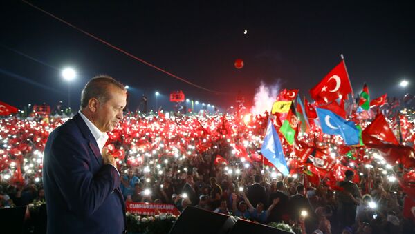 Recep Tayyip Erdogan em comício em Istambul, 7 de agosto de 2016 - Sputnik Brasil