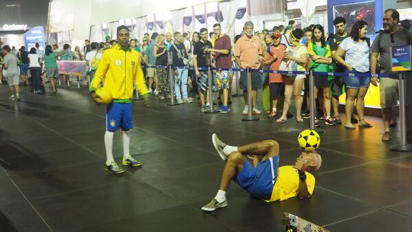 Sósia de Ronaldinho Gaúcho na Megastore dos Jogos Rio 2016 em Copacabana - Sputnik Brasil