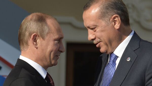 Presidente russo Vladimir Putin e presidente turco Recep Tayyip Erdogan antes da cúpula do G20 em São Petersburgo, setembro de 2013 - Sputnik Brasil