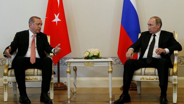 Presidente russo Vladimir Putin e presidente turco Recep Tayyip Erdogan reunem-se em São Petersburgo, Rússia, 9 de agosto de 2016 - Sputnik Brasil