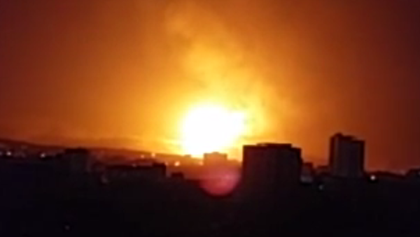 Bombardeio em Sanaa - Sputnik Brasil