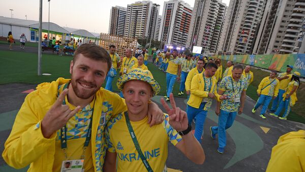 Atletas da Ucrânia participam da cerimônia de abertura na Vila Olímpica antes dos Jogos Olímpicos Rio 2016, no Rio de Janeiro, no dia 31 de julho de 2016. - Sputnik Brasil