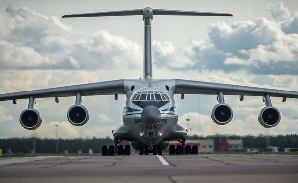 Il-76 é um avião pesado militar de transporte de tropas de paraquedas, equipamentos e outros. A última versão leva o nome Il-76MD-M. - Sputnik Brasil