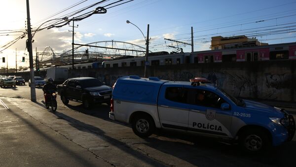 Viatura da Polícia Militar do RJ próxima ao Estádio do Engenhão - Sputnik Brasil