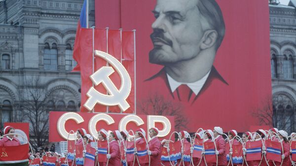 Parada dos atletas em homenagem ao 55 aniversário da Revolução de Outubro, Moscou, URSS, 7 de novembro de 1972 - Sputnik Brasil