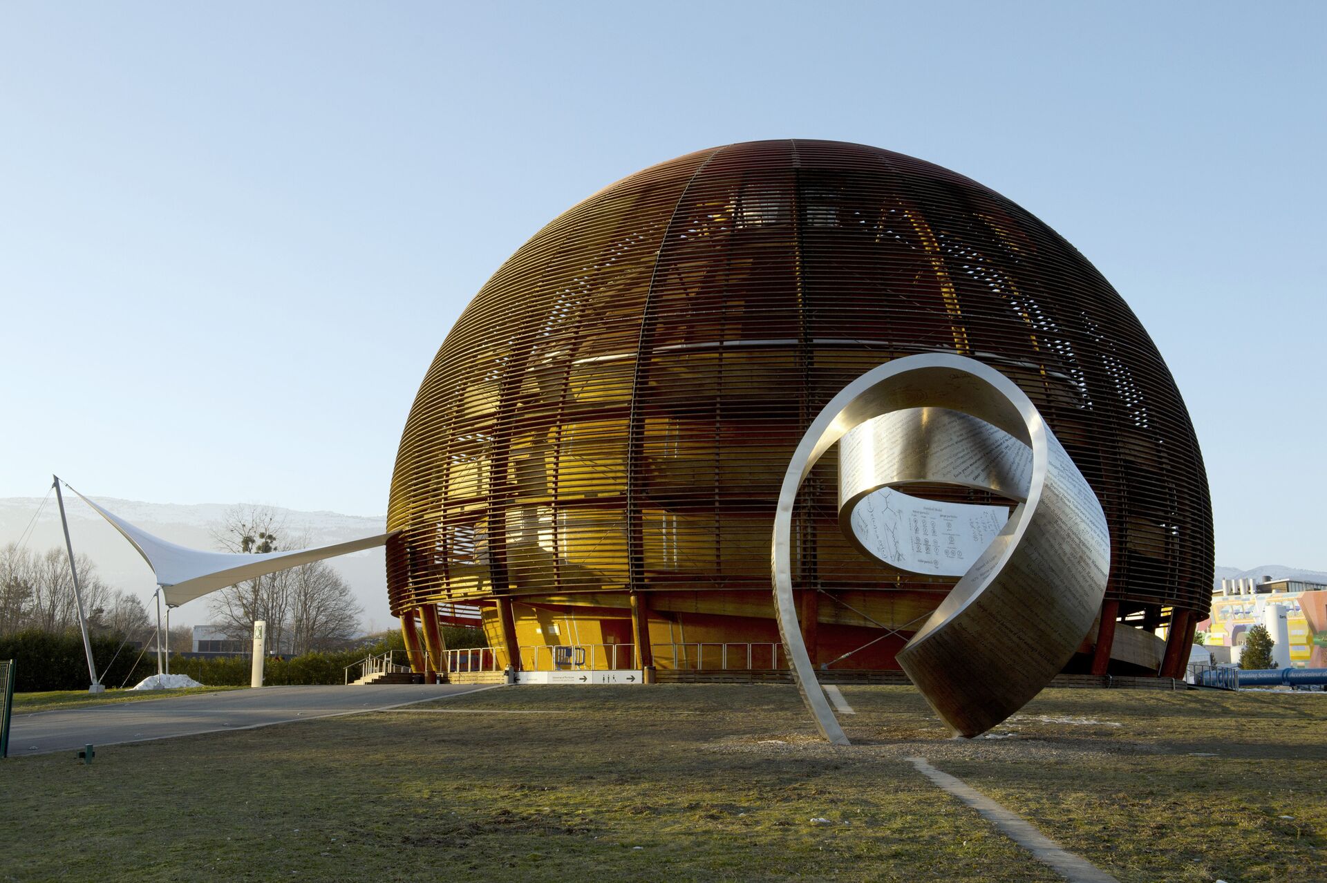 Globo de ciência e inovação na Organização Europeia para a Pesquisa Nuclear (CERN) perto de Genebra, Suiça, 17 de agosto de 2016 - Sputnik Brasil, 1920, 03.03.2022