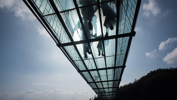 A ponte de vidro nas montanhas de Shiniuzhai (foto de arquivo) - Sputnik Brasil