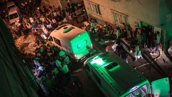 Ambulância chega ao lugar de explosão, Turquia, Gaziantep, 20 de agosto de 2016 - Sputnik Brasil