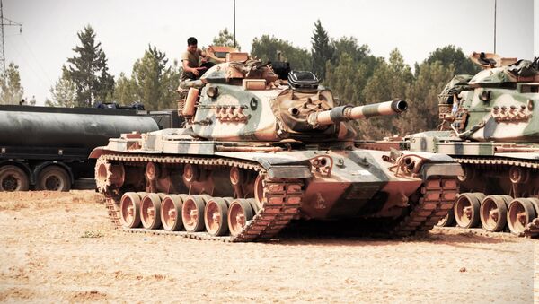 Um tanque turco nas proximidades de Jarablus, na Síria, perto da fronteira com a Turquia - Sputnik Brasil