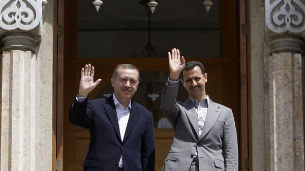 Presidente turco Erdogan Recep Tayyip Erdogan e presidente sírio Bashar Assad (foto de arquivo) - Sputnik Brasil