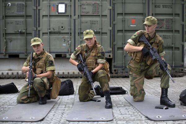 Força nórdica: primeiras mulheres se tornam soldados na Noruega - Sputnik Brasil