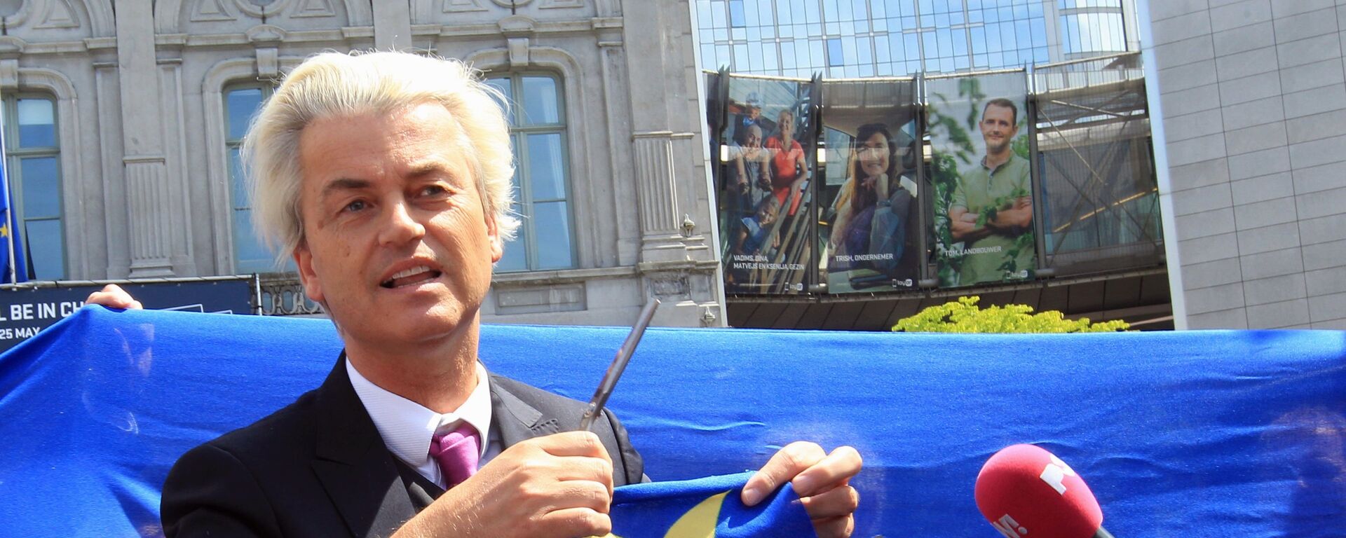 Geert Wilders em uma coletiva de imprensa diante do Parlamento Europeu em Bruxelas, na Bélgica (foto de arquivo) - Sputnik Brasil, 1920, 22.11.2023