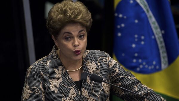 Dilma faz discurso durante defesa no Senado - Sputnik Brasil