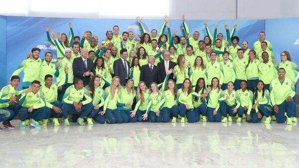 O presidente em Exercício Michel Temer, recebe os atletas olímpicos no palacio do planalto - Sputnik Brasil