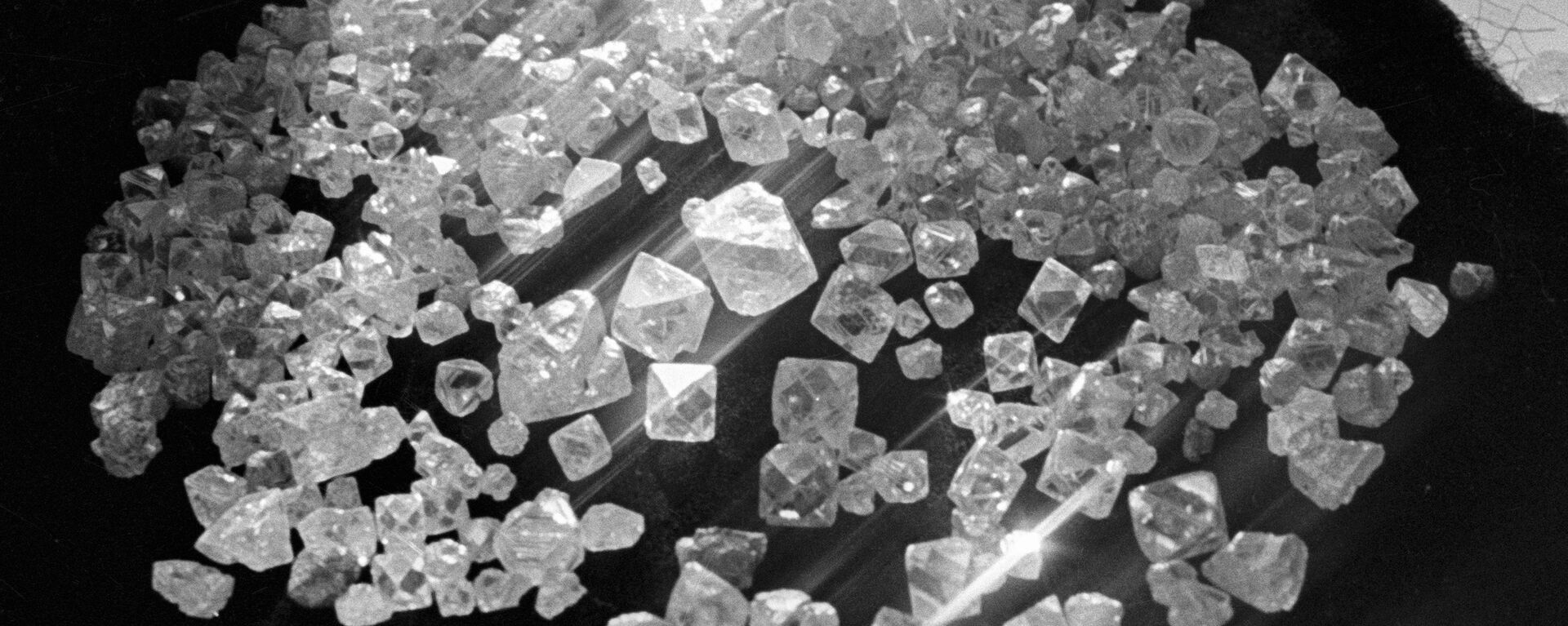 Diamantes extraídos na república de Yakútia, Rússia (foto de arquivo) - Sputnik Brasil, 1920, 14.11.2023