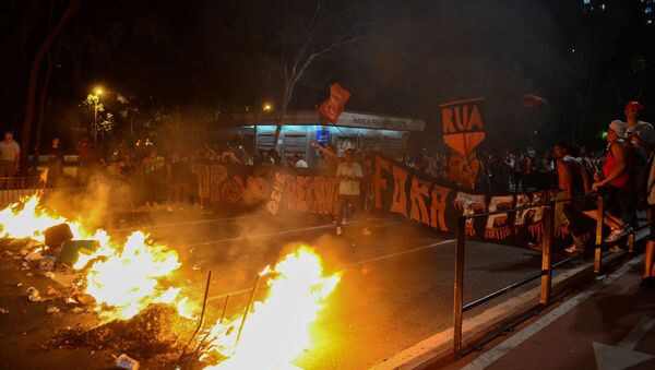 Manifestação Fora Temer na Avenida Paulista - Sputnik Brasil