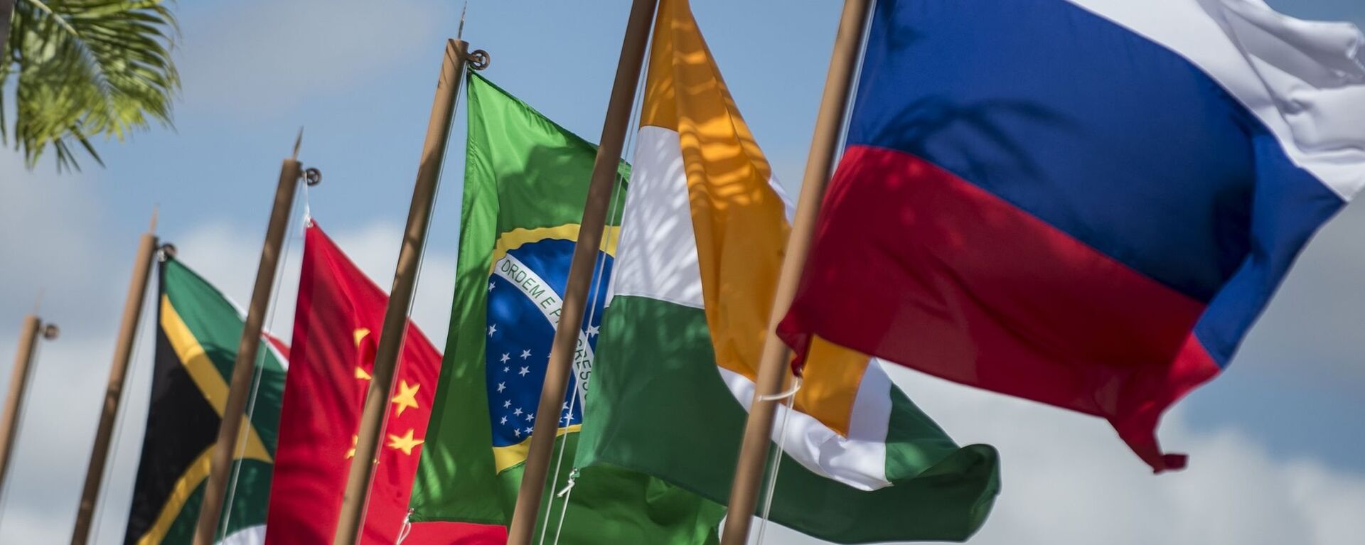 Bandeiras nacionais dos países membros do BRICS  - Sputnik Brasil, 1920, 06.03.2023