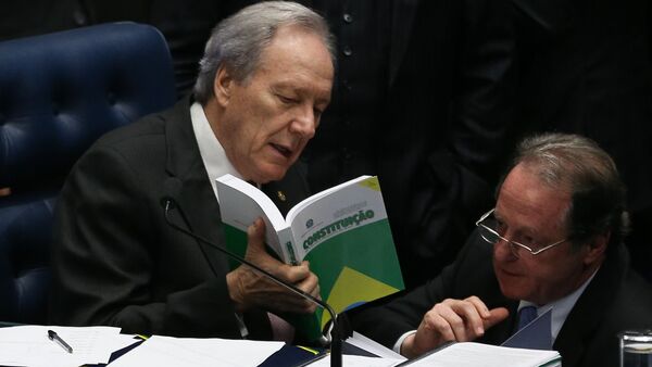 Senado afasta Dilma 2 - Sputnik Brasil