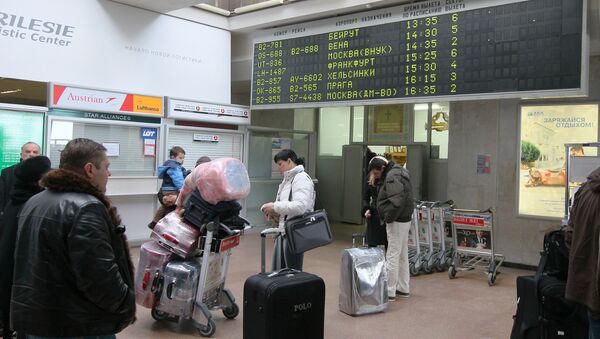 Passageiros na sala de espera do Aeroporto de Minsk, foto de arquivo - Sputnik Brasil