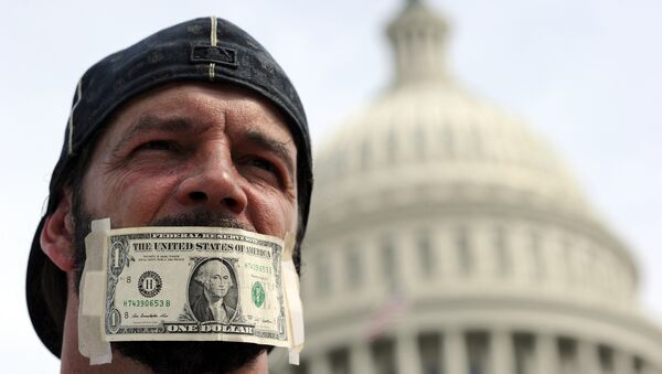 Homem perante o edifício do Congresso norte-americano, Washington, EUA (foto de arquivo) - Sputnik Brasil