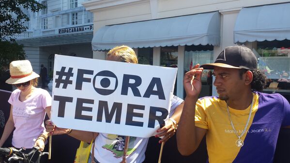 População se manifesta contra o governo de Michel Temer em Copacabana - Sputnik Brasil