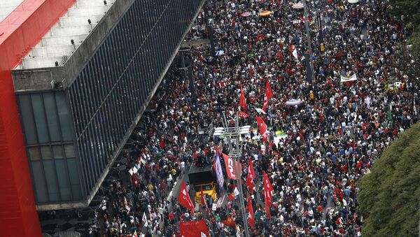 Manifestação na Avenida Paulista contra o presidente Michel Temer - Sputnik Brasil