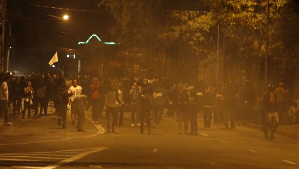 Polícia utilizou gás lacrimogêneo para dispersar a multidão após o fim do ato contra o presidente Temer - Sputnik Brasil