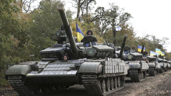 Ukrainian tanks move near Mariupol, Donetsk region, eastern Ukraine. file photo - Sputnik Brasil