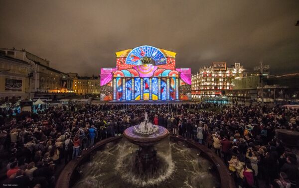 O espetáculo do Festival Círculo de Luz no edifício do Teatro Bolchoi em 2015 - Sputnik Brasil