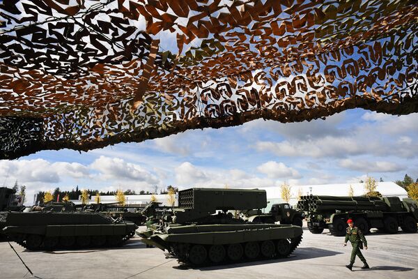 Sistema lança-chamas pesado TOS-1A no Fórum Internacional Técnico Militar EXÉRCITO 2016 - Sputnik Brasil