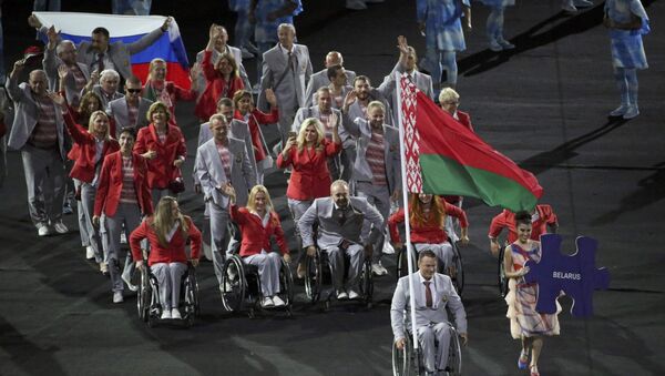 Bielorrússia desfila com bandeira russa na abertura das Paralimpíadas - Sputnik Brasil