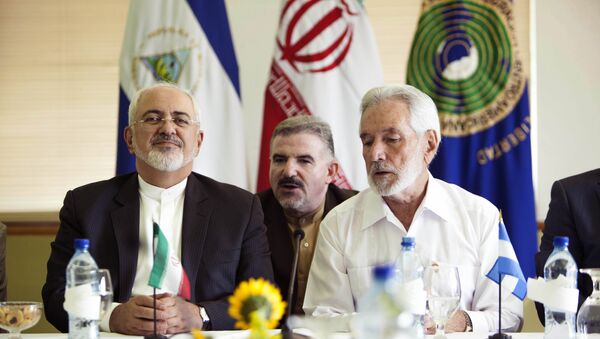 Ministro das Relações Exteriores do Irã, Mohammad Javad Zarif, e o seu homólogo nicaraguense, Samuel Santos, na entrevista coletiva conjunta, em Managua, Nicarágua, agosto de 2016 - Sputnik Brasil