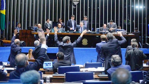 Plenário aprova medida provisória que reduz número de ministérios - Sputnik Brasil