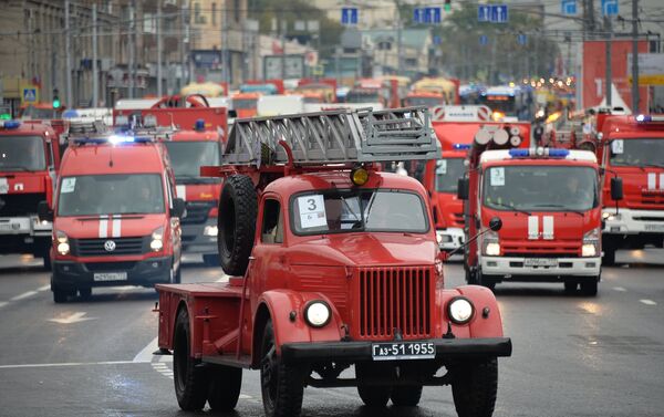 Parada de veículos de manutenção urbana em Moscou, o dia 11 de setembro de 2016 - Sputnik Brasil