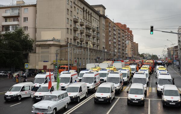 Parada de veículos de manutenção urbana em Moscou, o dia 11 de setembro de 2016 - Sputnik Brasil