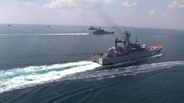 Embarcações da Marinha russa durante exercícios no mar Negro - Sputnik Brasil