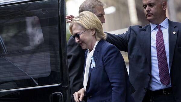 Hillary Clinton após passar mal em Nova York neste domingo, 11 de setembro - Sputnik Brasil