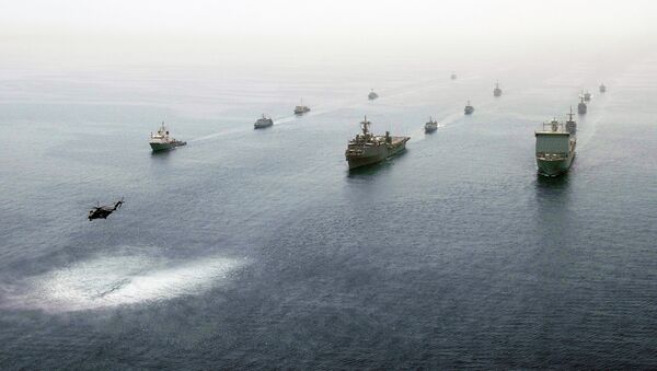 Multinational ships are underway in formation in the Persian Gulf May 21, 2013, during International Mine Countermeasures Exercise. - Sputnik Brasil