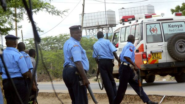 Policiais quenianos agem contra invasores da Universidade de Garissa. - Sputnik Brasil