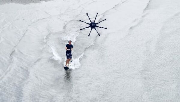 Dronesurfing - Sputnik Brasil