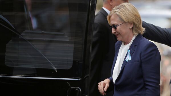 Hillary Clinton passou mal durante uma cerimônia em homenagem às vítimas do 11 de setembro neste domingo, em Nova York. - Sputnik Brasil